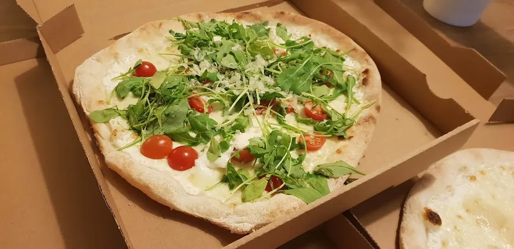 Pizza Base Blanche Mozza Roquette
